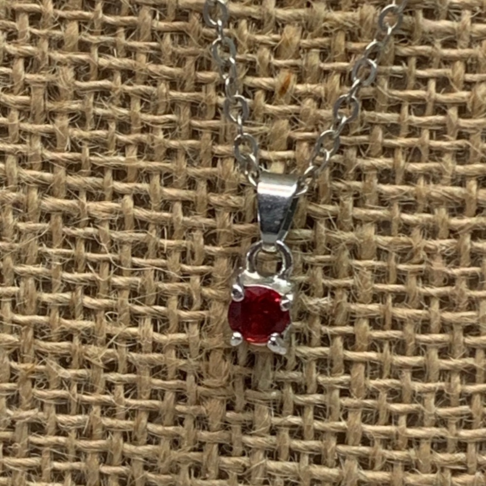 Red Solitaire Pendant Necklace Silver Tone 18 Inch Chain Dainty Minimalist 5491
